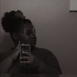 Meet your Posher, Ayahni